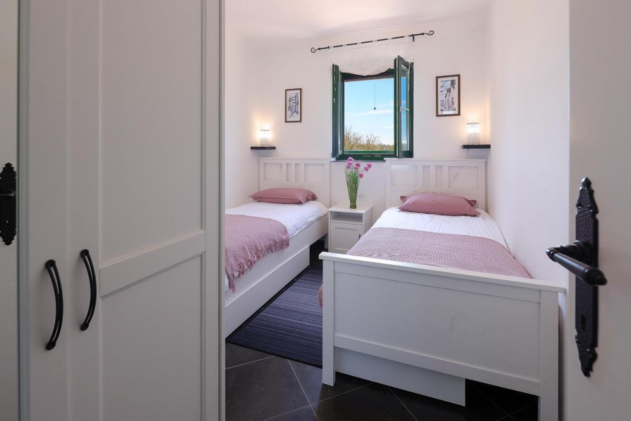 Villa Niko Special Offer In May Pay 4 Nights Stay 5 Nights Pet Friendly 200 M From Sand Beach Villa *