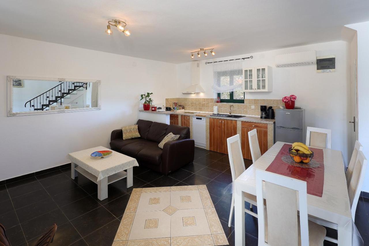 Villa Niko Special Offer In May Pay 4 Nights Stay 5 Nights Pet Friendly 200 M From Sand Beach Rudine (Dobrinj)