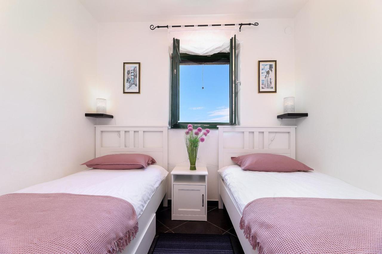 Villa Niko Special Offer In May Pay 4 Nights Stay 5 Nights Pet Friendly 200 M From Sand Beach * Rudine (Dobrinj)