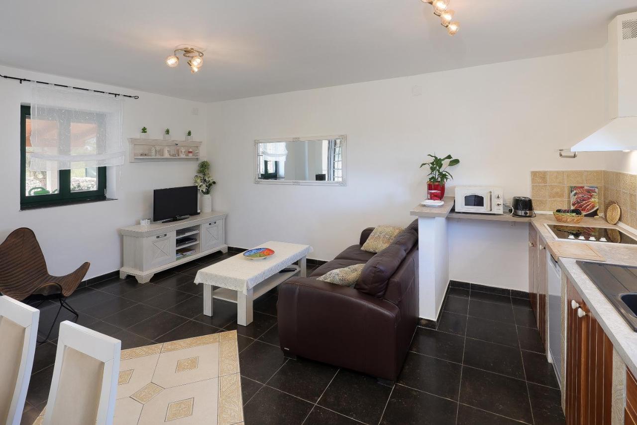 Villa Niko Special Offer In May Pay 4 Nights Stay 5 Nights Pet Friendly 200 M From Sand Beach Rudine (Dobrinj)