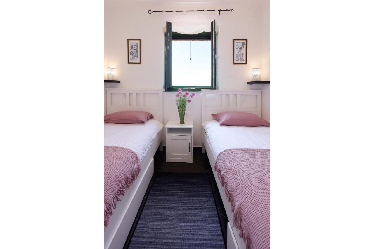 Villa Niko Special Offer In May Pay 4 Nights Stay 5 Nights Pet Friendly 200 M From Sand Beach * Rudine (Dobrinj)
